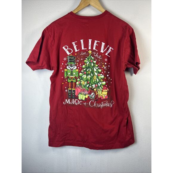 Buc-ee's Believe In The Magic Of Christmas Holiday T Shirt Red Medium Unisex - Picture 3 of 7